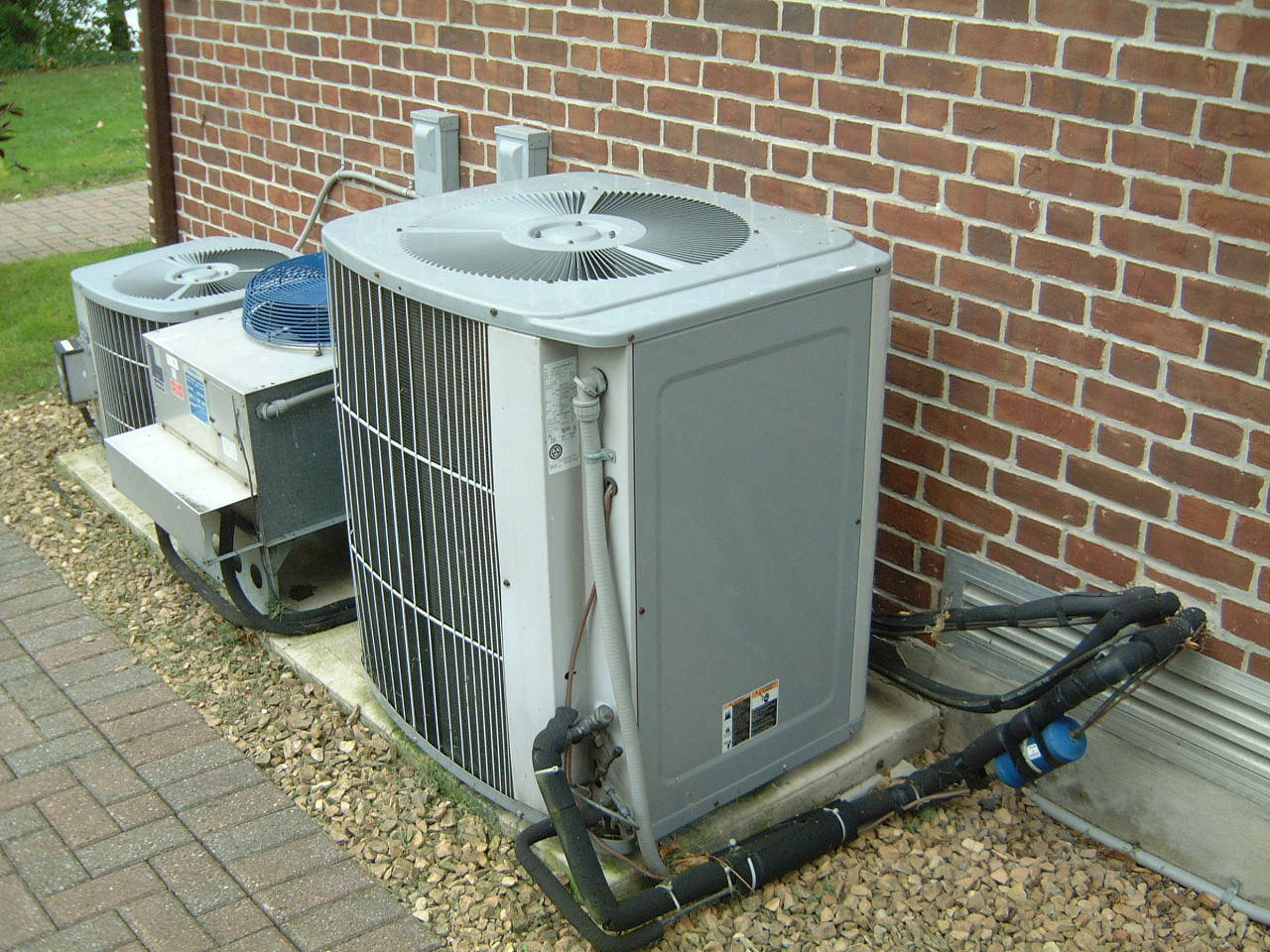Dale & Lee’s Service Inc. – The Benefits of Choosing a Factory-Trained, Fully Licensed HVAC and Plumbing Provider