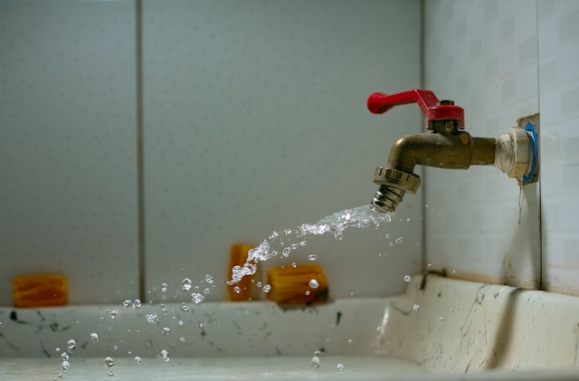 Identifying and Responding to HVAC and Plumbing Emergencies at Home